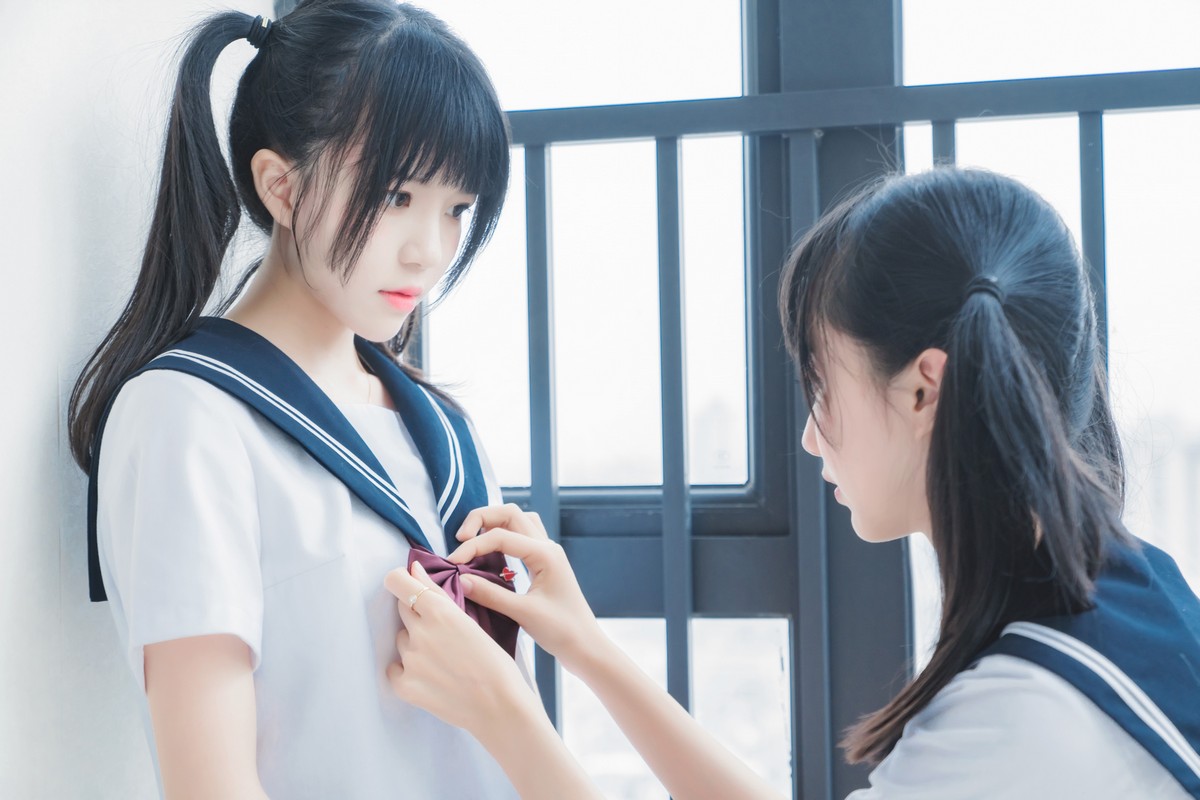 xgyw.top_萌系小姐姐木绵绵OwO＆桜桃喵她主题性感姐妹花JK制服系列秀美腿诱惑写真37P