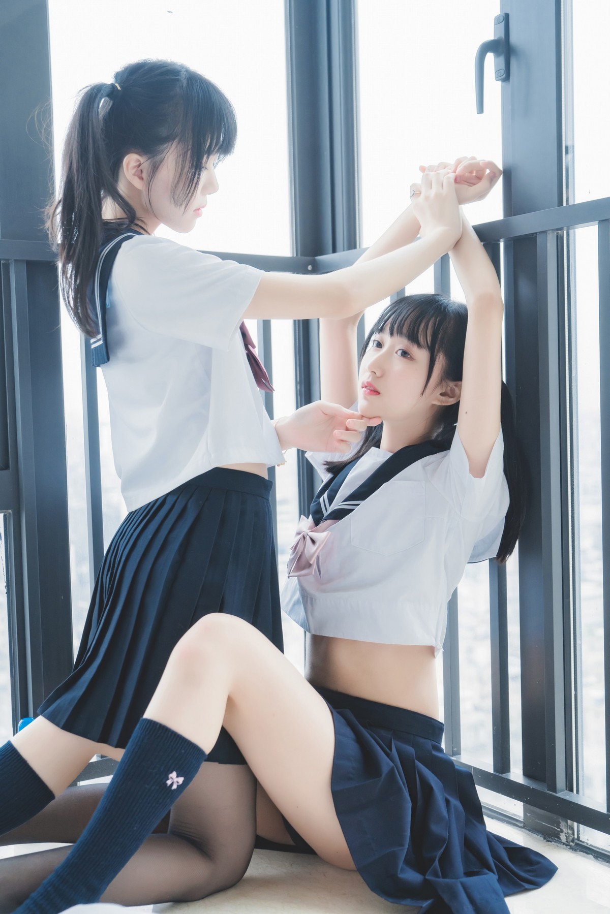 xgyw.top_萌系小姐姐木绵绵OwO＆桜桃喵她主题性感姐妹花JK制服系列秀美腿诱惑写真37P