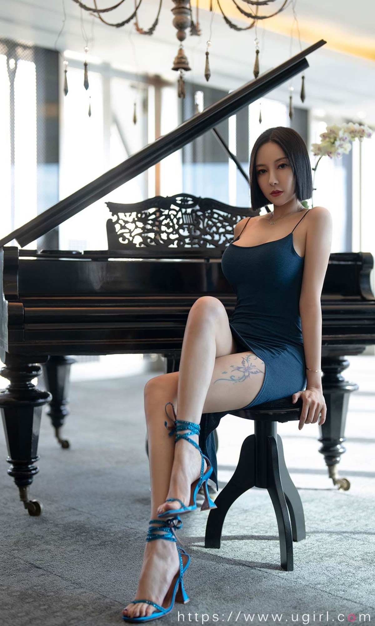 xgyw.top_[Ugirls爱尤物]No.2449_模特果儿Victoria性感吊带连身裙系列低胸秀完美身材诱惑写真35P