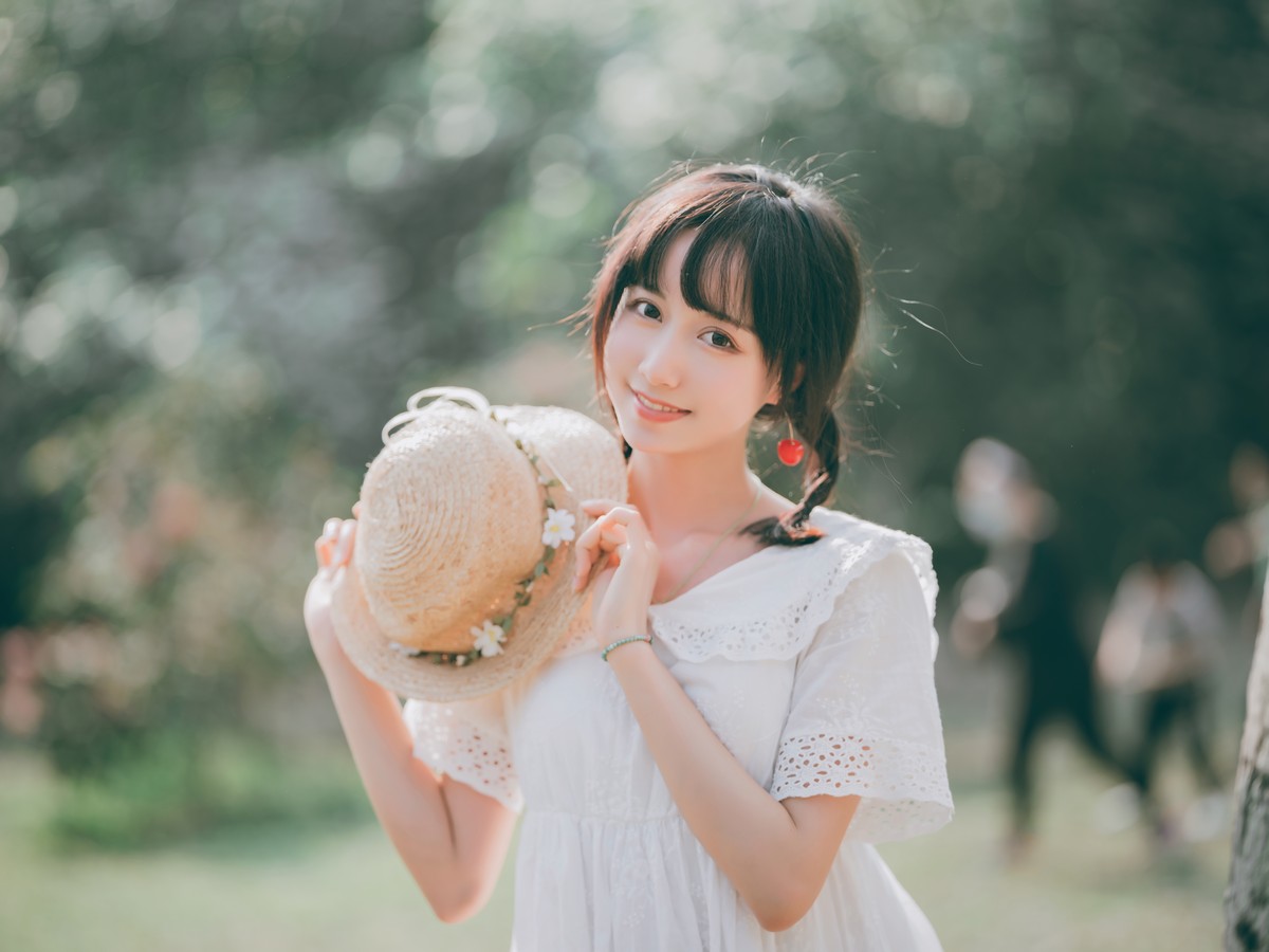 xgyw.top_萌系小姐姐木绵绵OwO夏日彩虹主题户外夏日性感白色连衣裙配运动鞋靓丽写真29P