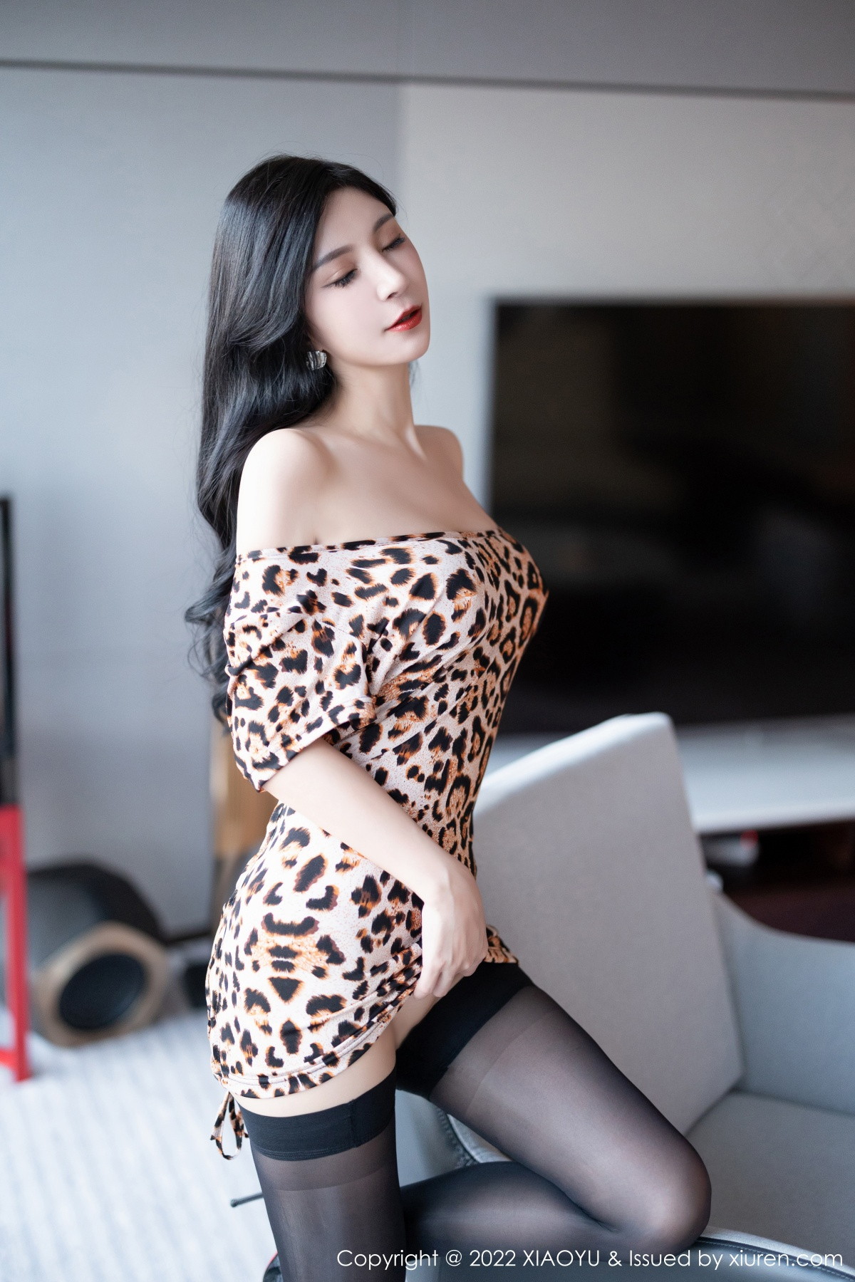 xgyw.top_[XiaoYu画语界]Vol.895_模特小蛮妖杭州旅拍脱豹纹连衣裙露性感豹纹内衣撩人诱惑写真77P