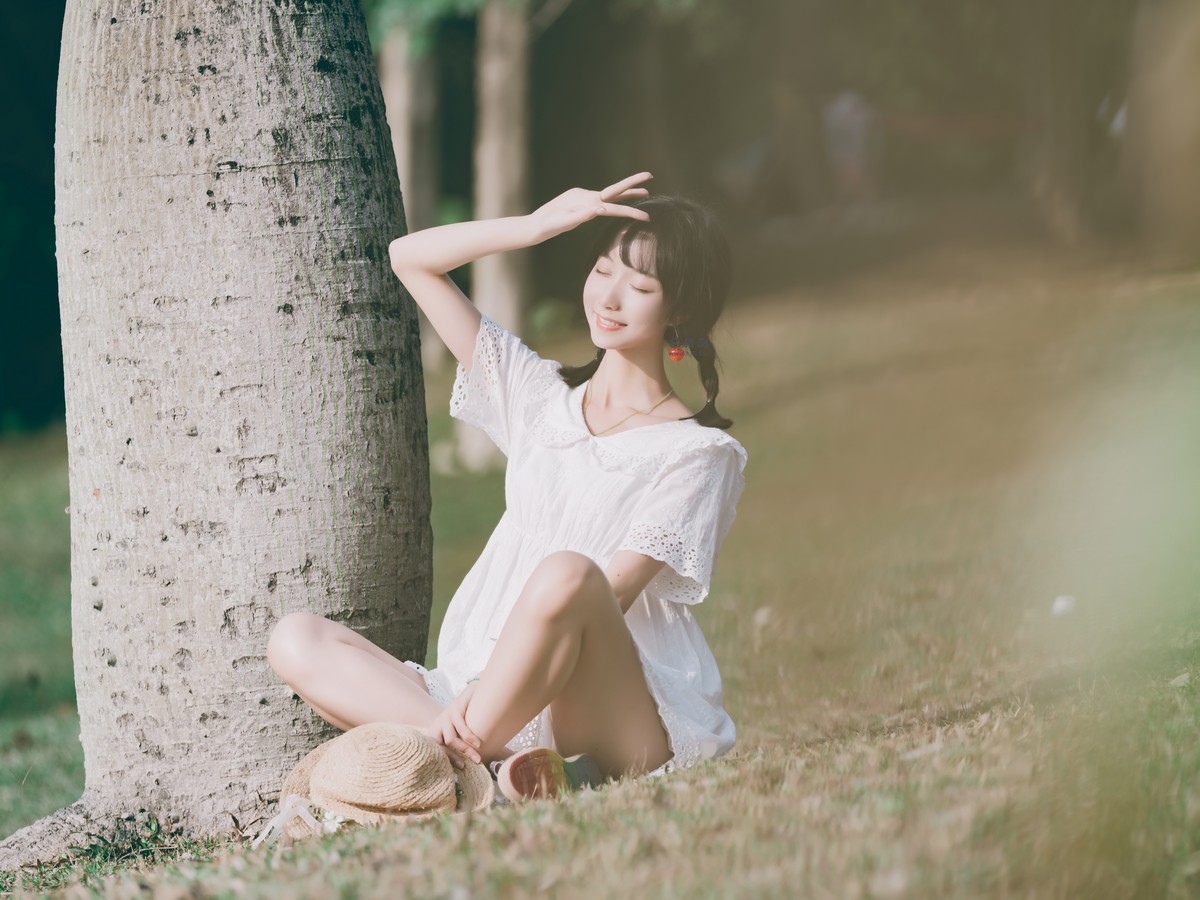 xgyw.top_萌系小姐姐木绵绵OwO夏日彩虹主题户外夏日性感白色连衣裙配运动鞋靓丽写真29P