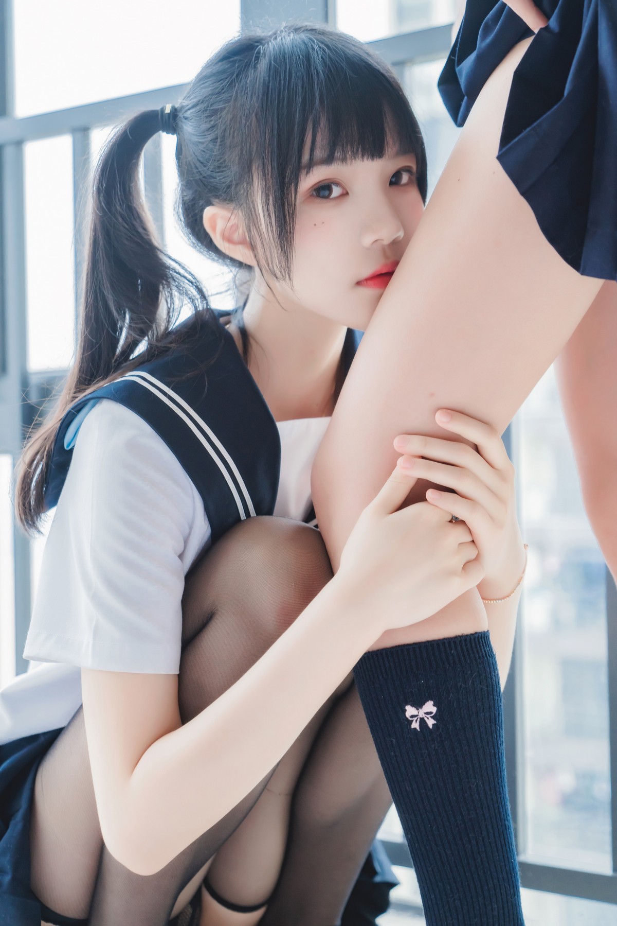 xgyw.top_萌系小姐姐木绵绵OwO＆桜桃喵她主题性感姐妹花JK制服系列秀美腿诱惑写真37P