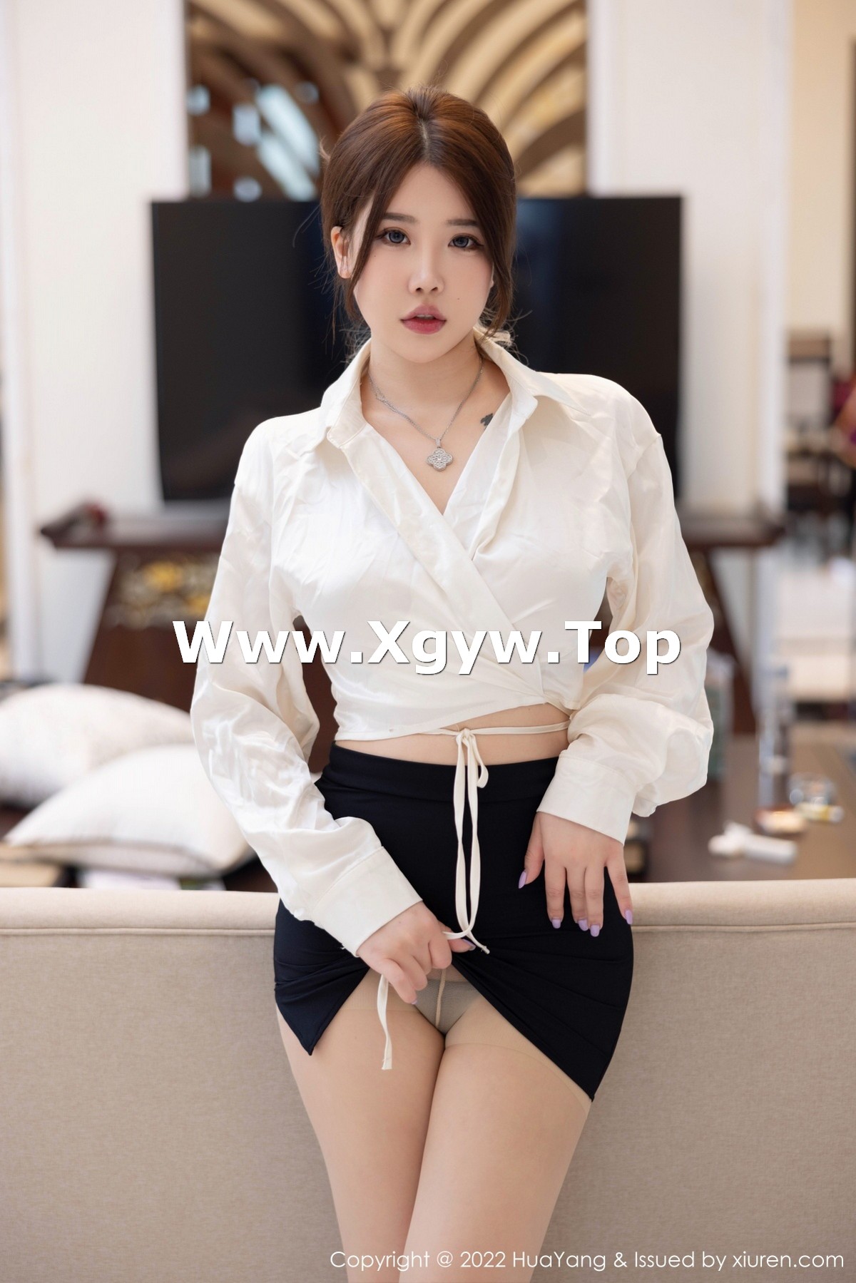 xgyw.top_[HuaYang花漾]Vol.516_模特小海臀Rena西双版纳旅拍黑短裙下无内肉丝秀翘臀诱惑写真83P