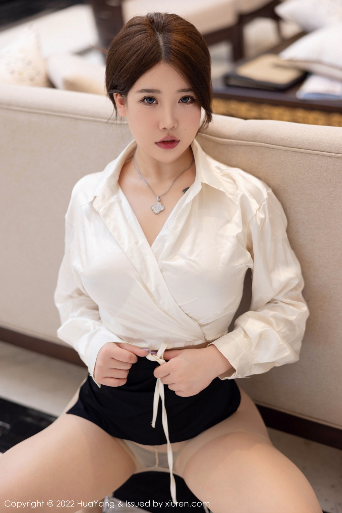 xgyw.top_[HuaYang花漾]Vol.516_模特小海臀Rena西双版纳旅拍黑短裙下无内肉丝秀翘臀诱惑写真83P
