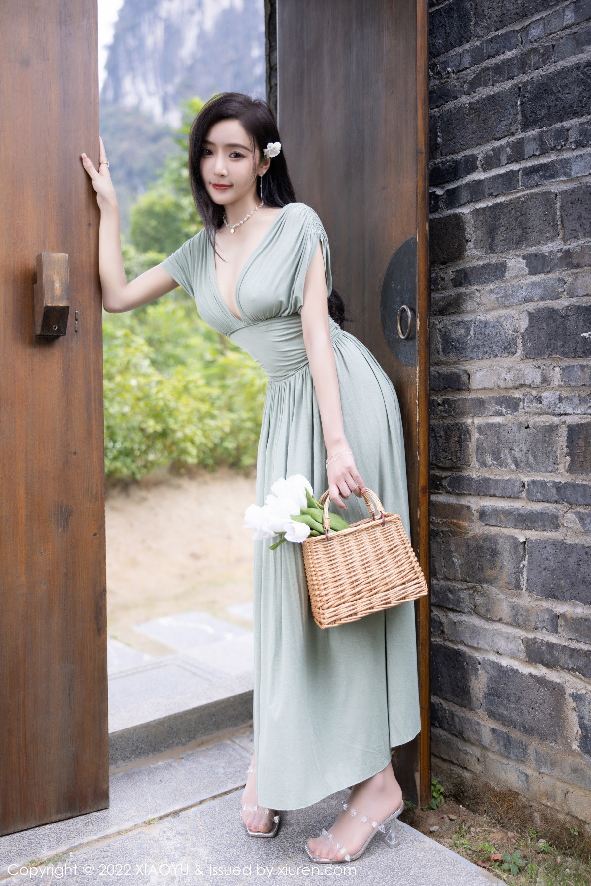 xgyw.top_[XiaoYu画语界]Vol.896_女神王馨瑶yanni杭州旅拍灰绿色连衣裙 白色比基尼迷人诱惑写真93P