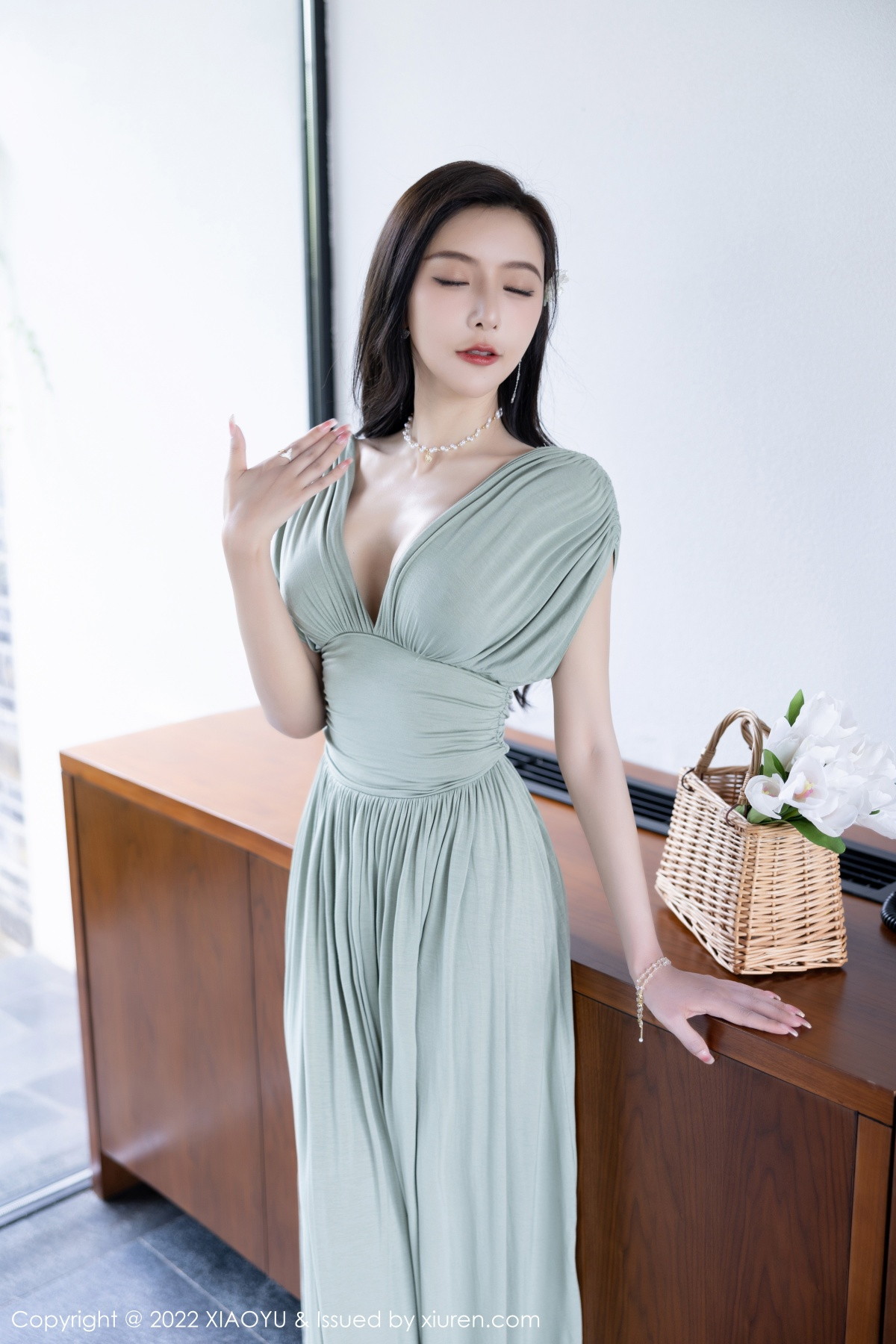 xgyw.top_[XiaoYu画语界]Vol.896_女神王馨瑶yanni杭州旅拍灰绿色连衣裙 白色比基尼迷人诱惑写真93P