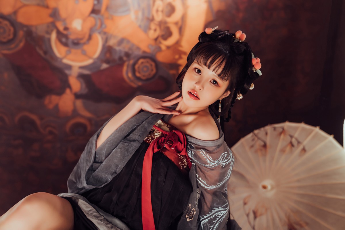 xgyw.top_网络美少女晕崽Zz小琵琶精主题私房日系古典风脱性感服饰露火辣身材诱惑写真100P