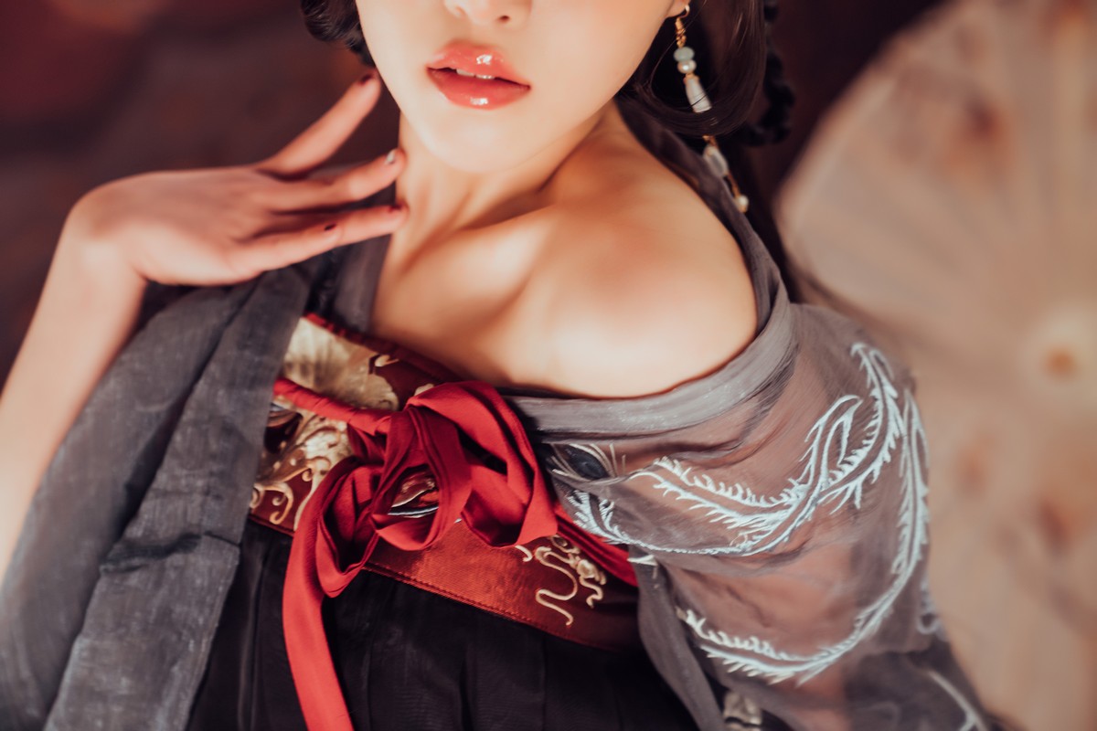 xgyw.top_网络美少女晕崽Zz小琵琶精主题私房日系古典风脱性感服饰露火辣身材诱惑写真100P