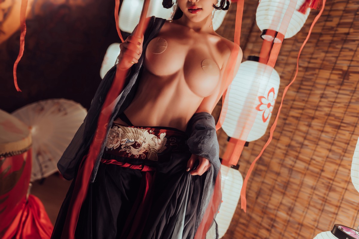 xgyw.top_网络美少女晕崽Zz小琵琶精主题私房日系古典风脱性感服饰露火辣身材诱惑写真100P