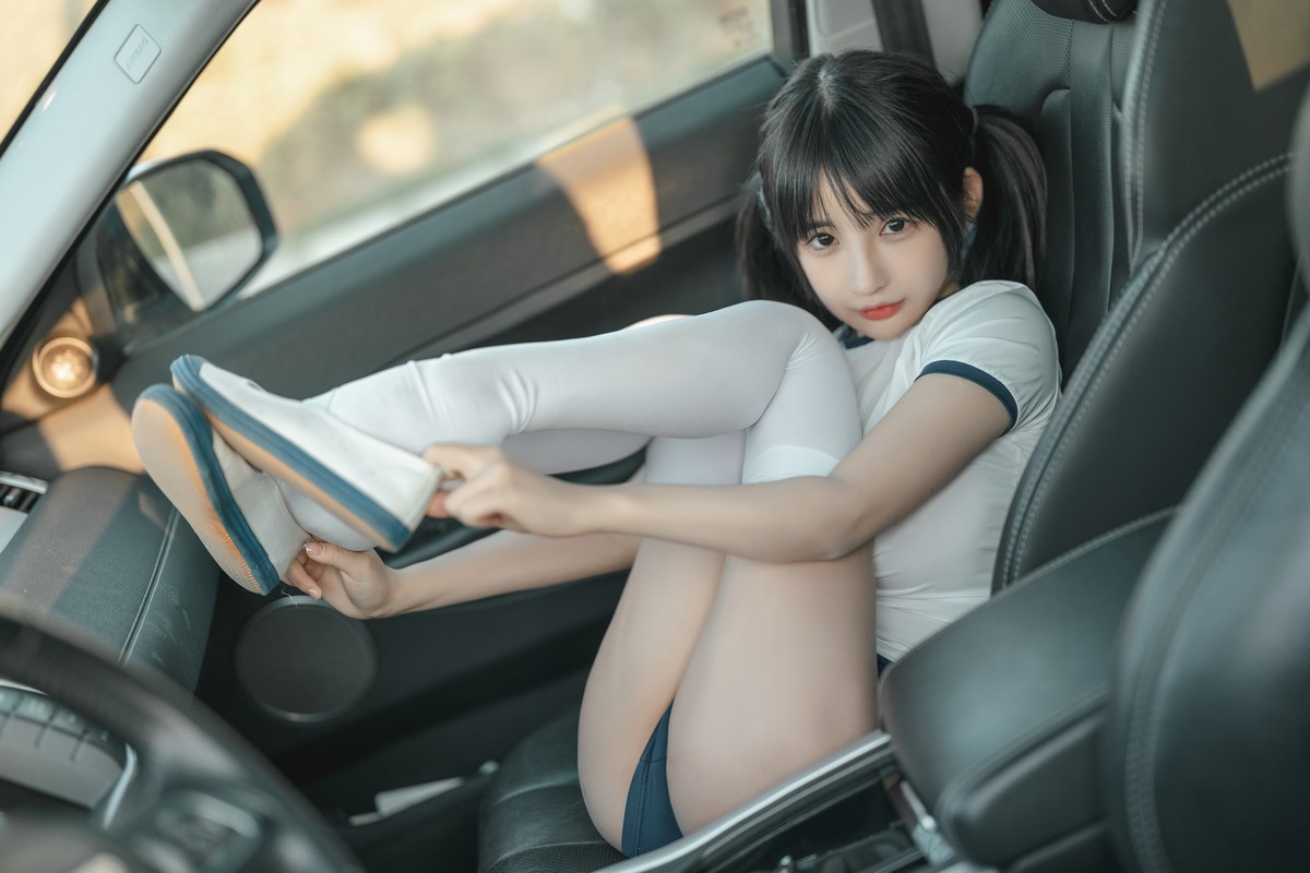 xgyw.top_网络美女桜井宁宁体操服主题户外性感运动装配白丝袜秀翘臀美腿撩人诱惑写真75P