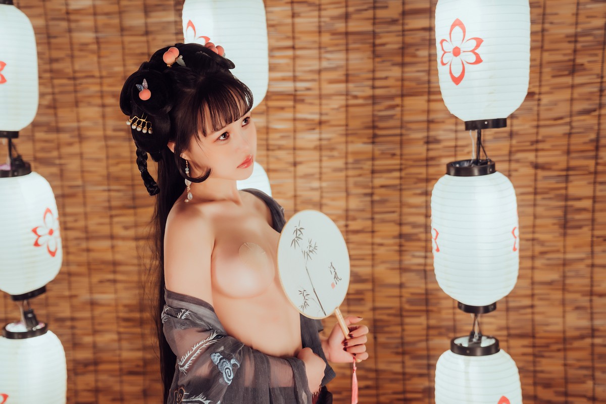 xgyw.top_网络美少女晕崽Zz小琵琶精主题私房日系古典风脱性感服饰露火辣身材诱惑写真100P