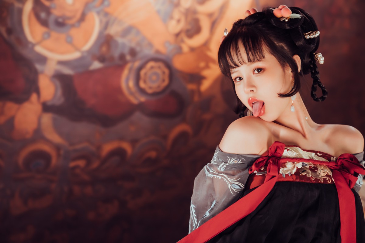 xgyw.top_网络美少女晕崽Zz小琵琶精主题私房日系古典风脱性感服饰露火辣身材诱惑写真100P