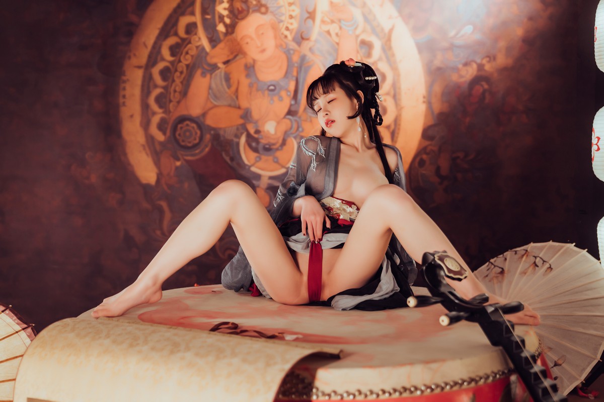 xgyw.top_网络美少女晕崽Zz小琵琶精主题私房日系古典风脱性感服饰露火辣身材诱惑写真100P