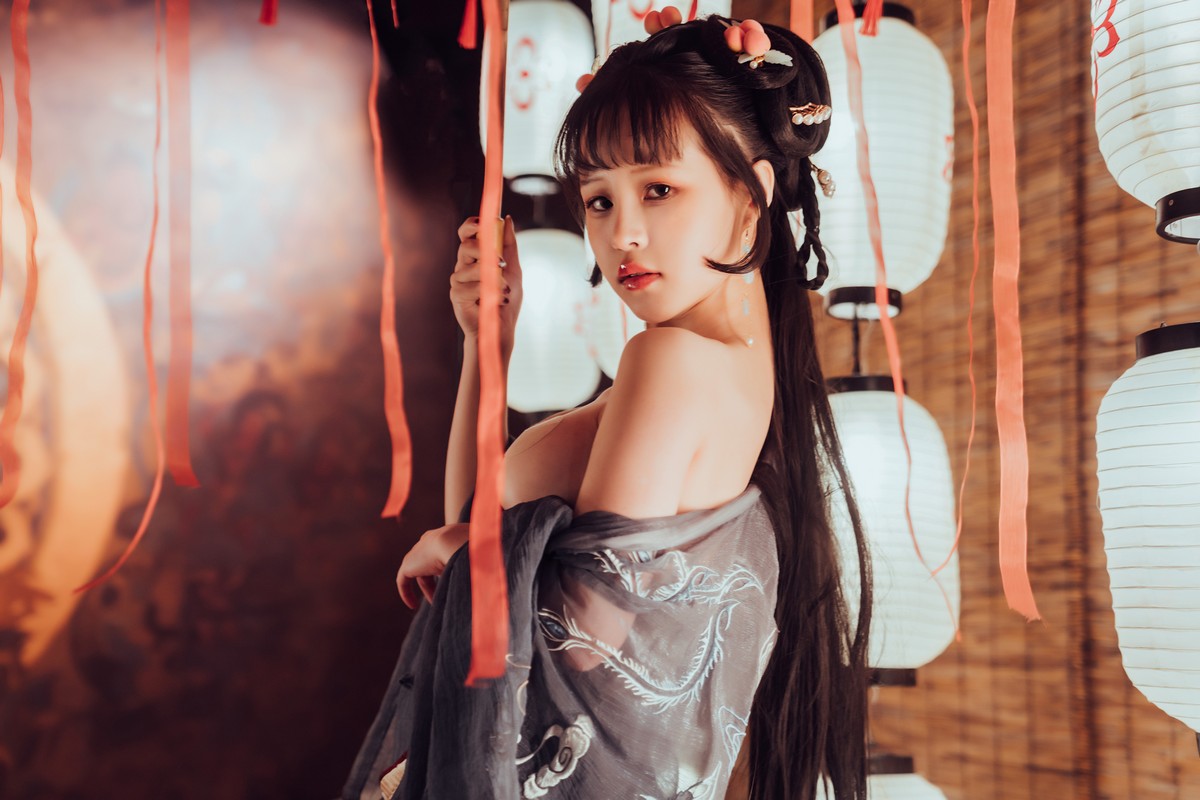 xgyw.top_网络美少女晕崽Zz小琵琶精主题私房日系古典风脱性感服饰露火辣身材诱惑写真100P
