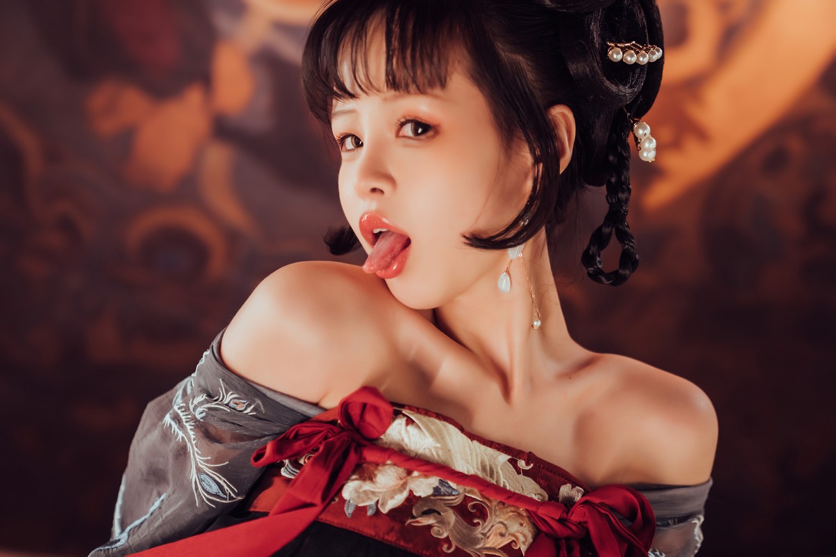 xgyw.top_网络美少女晕崽Zz小琵琶精主题私房日系古典风脱性感服饰露火辣身材诱惑写真100P