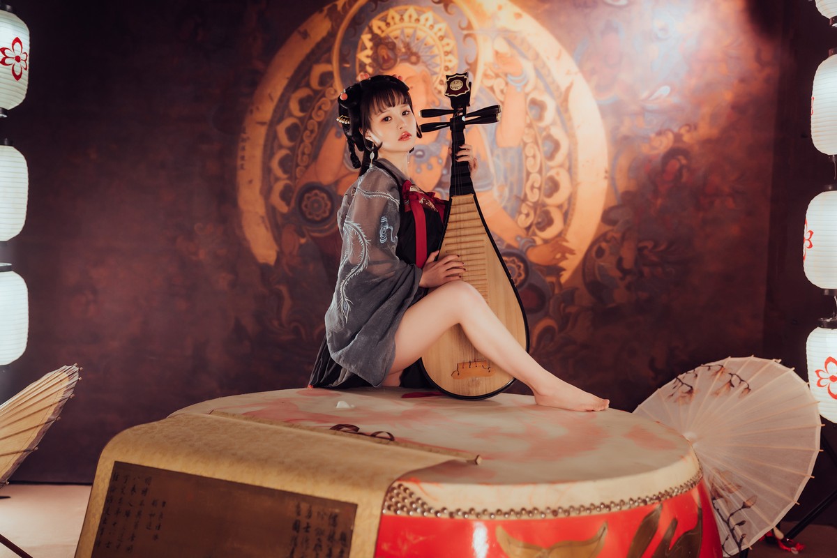 xgyw.top_网络美少女晕崽Zz小琵琶精主题私房日系古典风脱性感服饰露火辣身材诱惑写真100P