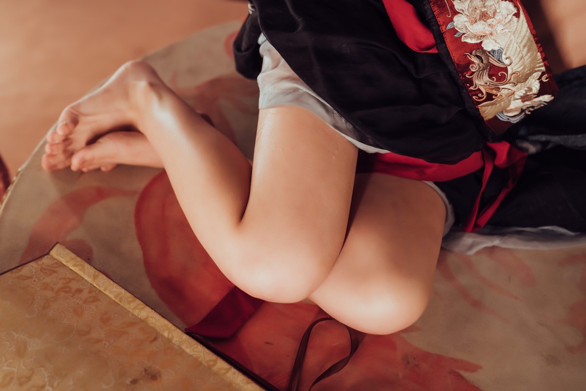 xgyw.top_网络美少女晕崽Zz小琵琶精主题私房日系古典风脱性感服饰露火辣身材诱惑写真100P