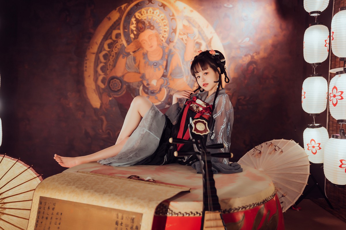 xgyw.top_网络美少女晕崽Zz小琵琶精主题私房日系古典风脱性感服饰露火辣身材诱惑写真100P