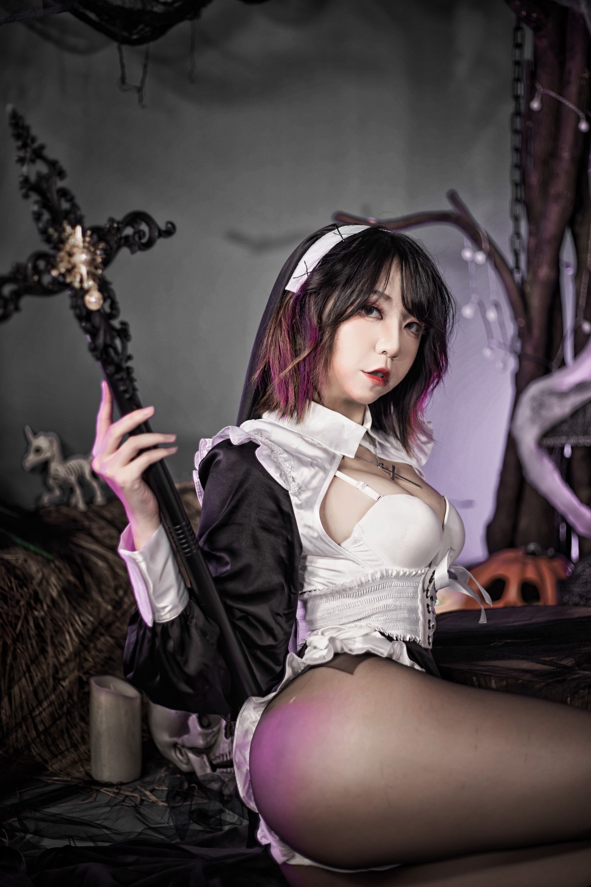 xgyw.top_网络美女梓未堕落修女主题私房性感黑白修女服饰配超薄黑丝秀翘臀美腿诱惑写真30P