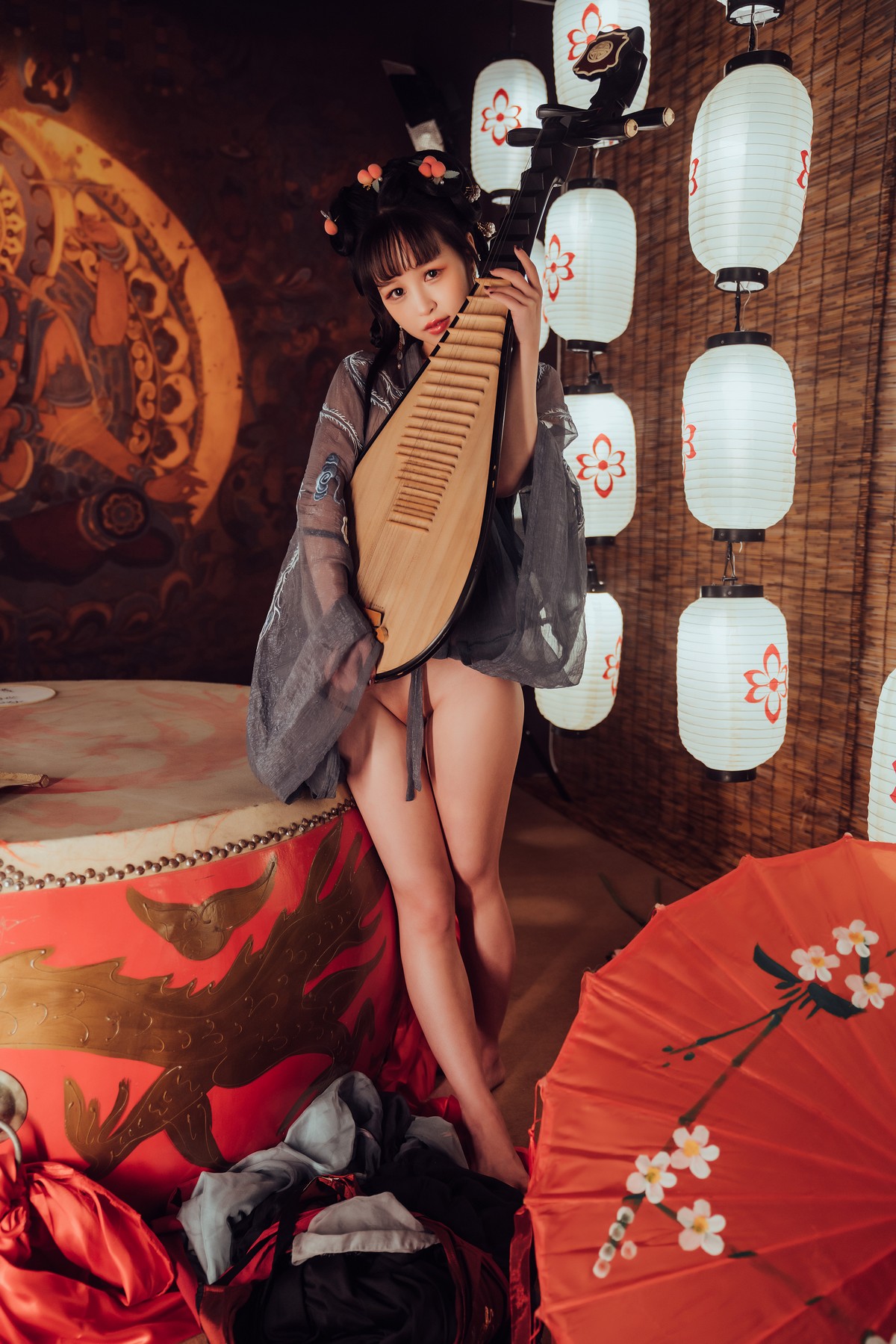 xgyw.top_网络美少女晕崽Zz小琵琶精主题私房日系古典风脱性感服饰露火辣身材诱惑写真100P