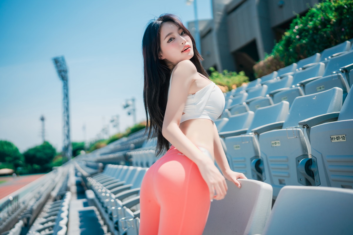 xgyw.top_[DJAWA]No.217_模特Linda_Loose and Tight Coral主题红色紧身裤秀惹火身材诱惑写真47P