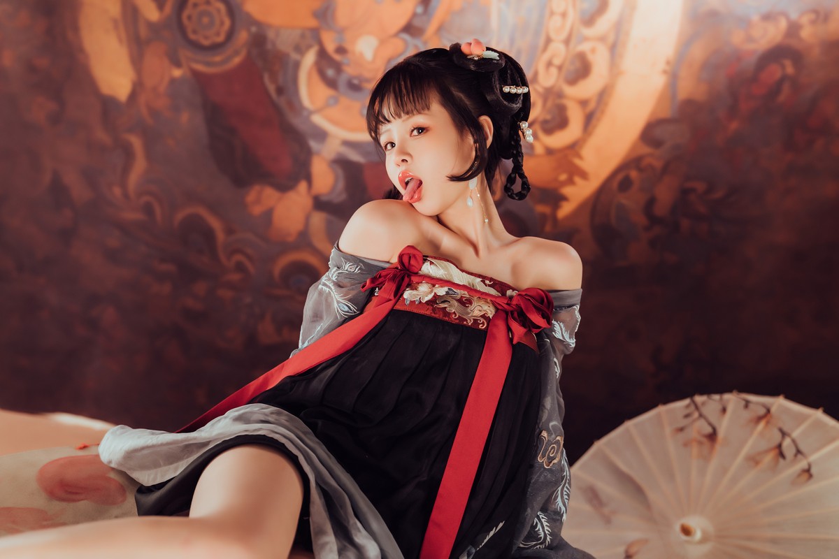 xgyw.top_网络美少女晕崽Zz小琵琶精主题私房日系古典风脱性感服饰露火辣身材诱惑写真100P