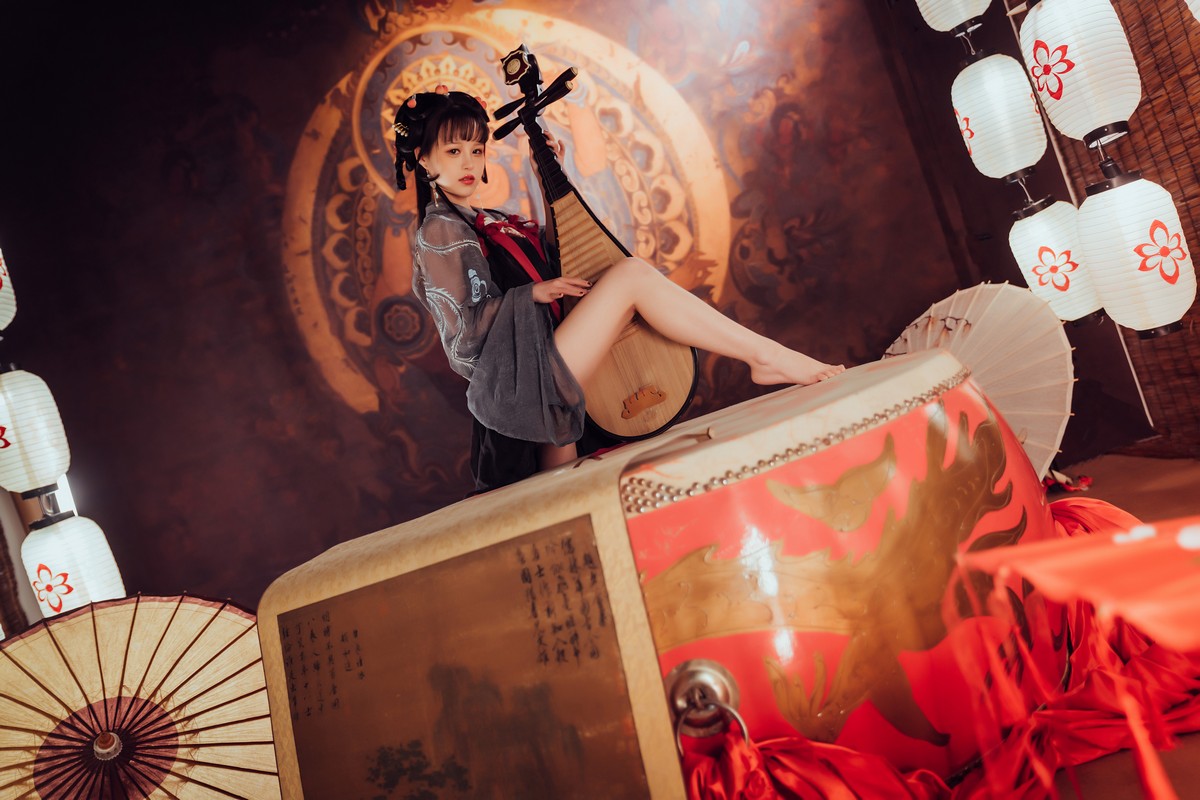 xgyw.top_网络美少女晕崽Zz小琵琶精主题私房日系古典风脱性感服饰露火辣身材诱惑写真100P