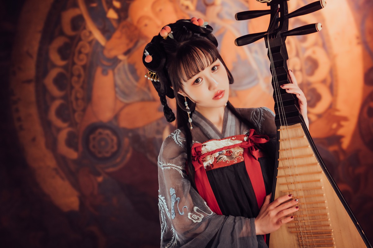 xgyw.top_网络美少女晕崽Zz小琵琶精主题私房日系古典风脱性感服饰露火辣身材诱惑写真100P