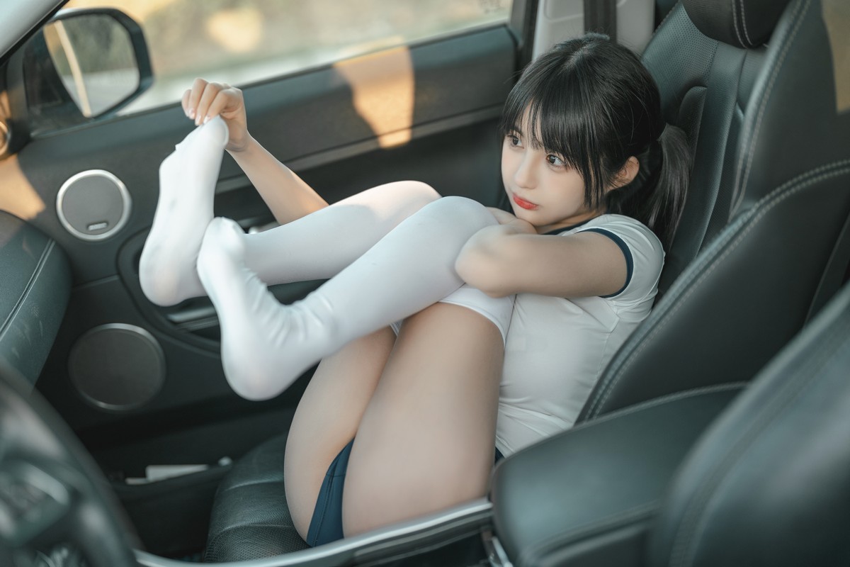 xgyw.top_网络美女桜井宁宁体操服主题户外性感运动装配白丝袜秀翘臀美腿撩人诱惑写真75P