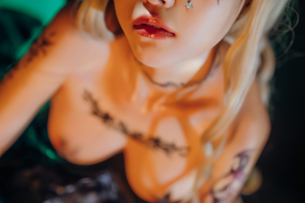 xgyw.top_网络美少女晕崽Zz魅魔2主题性感黑色情趣服饰露傲人豪乳遮点极致诱惑写真51P