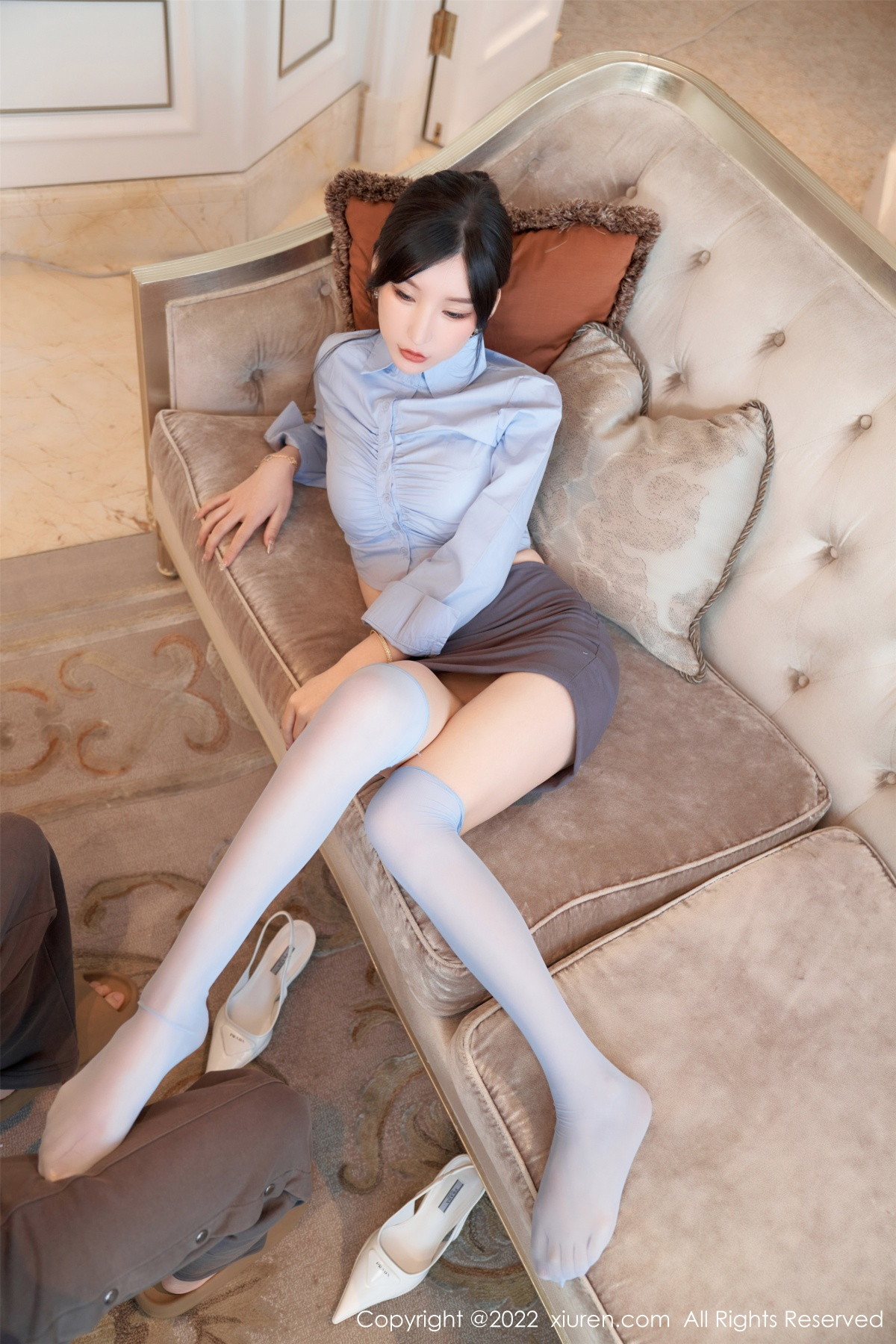 xgyw.top_XiuRen第5812期_女神周于希Sally性感衬衫配灰短裙露蕾丝内衣配超薄肉丝诱惑写真90P
