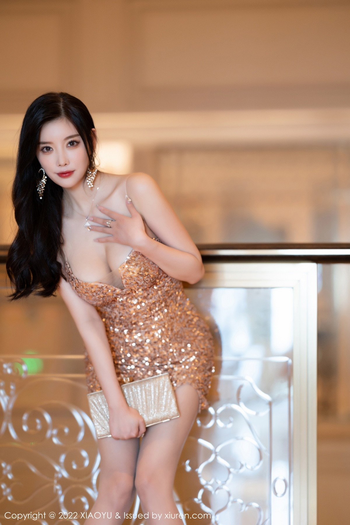 xgyw.top_[XiaoYu画语界]Vol.897_女神杨晨晨Yome金色闪亮吊带裙配超薄肉丝秀丰盈美胸诱惑写真85P