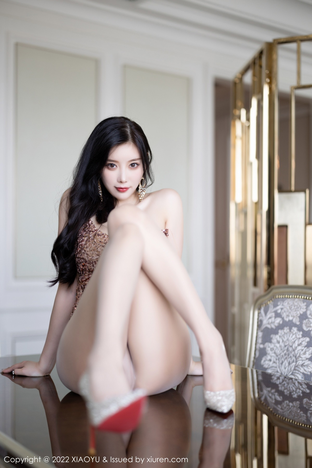 xgyw.top_[XiaoYu画语界]Vol.897_女神杨晨晨Yome金色闪亮吊带裙配超薄肉丝秀丰盈美胸诱惑写真85P
