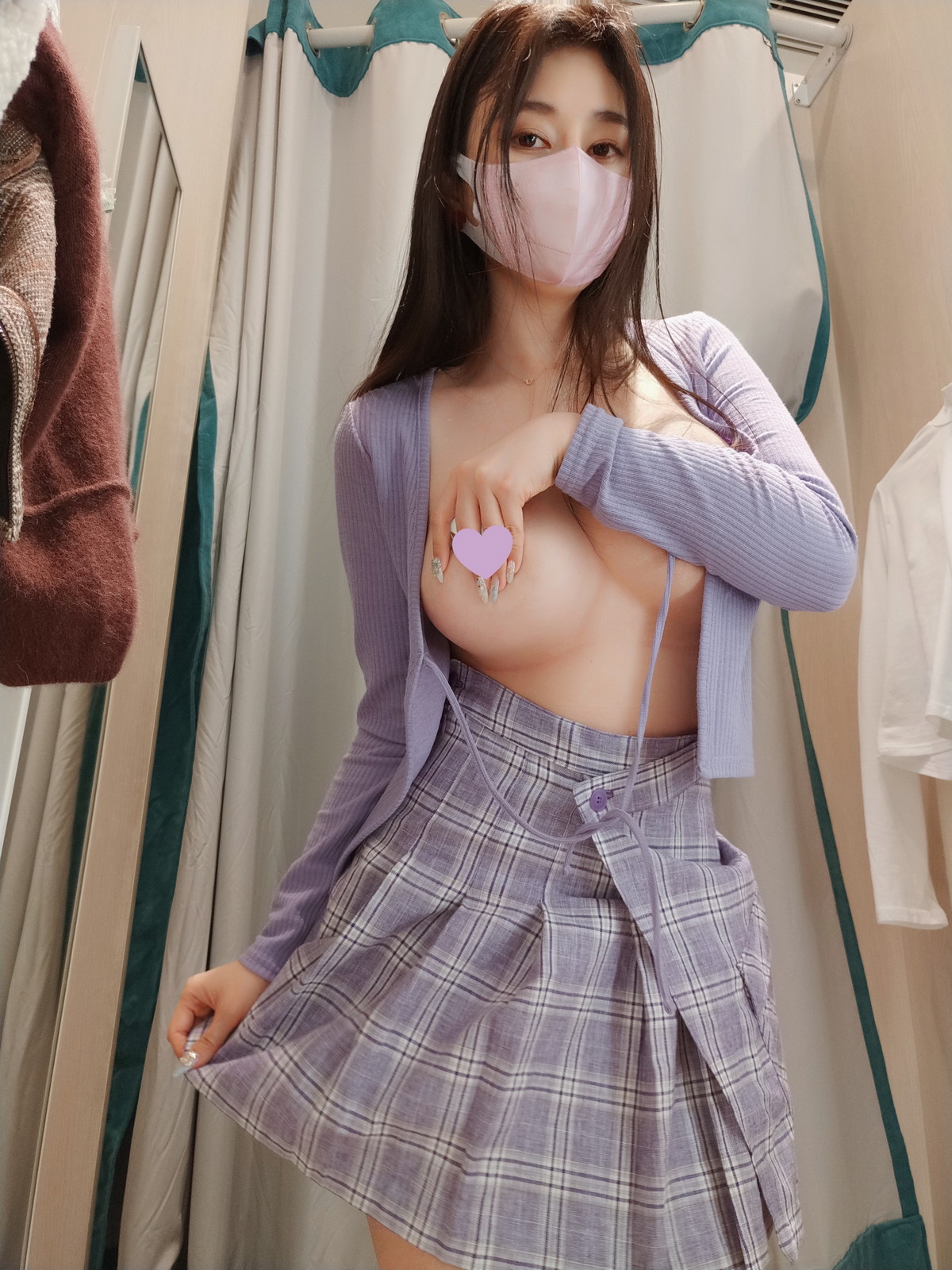 xgyw.top_Coser小姐姐白银在更衣室主题性感针织上衣配JK短裙半脱秀豪乳翘臀诱惑写真45P