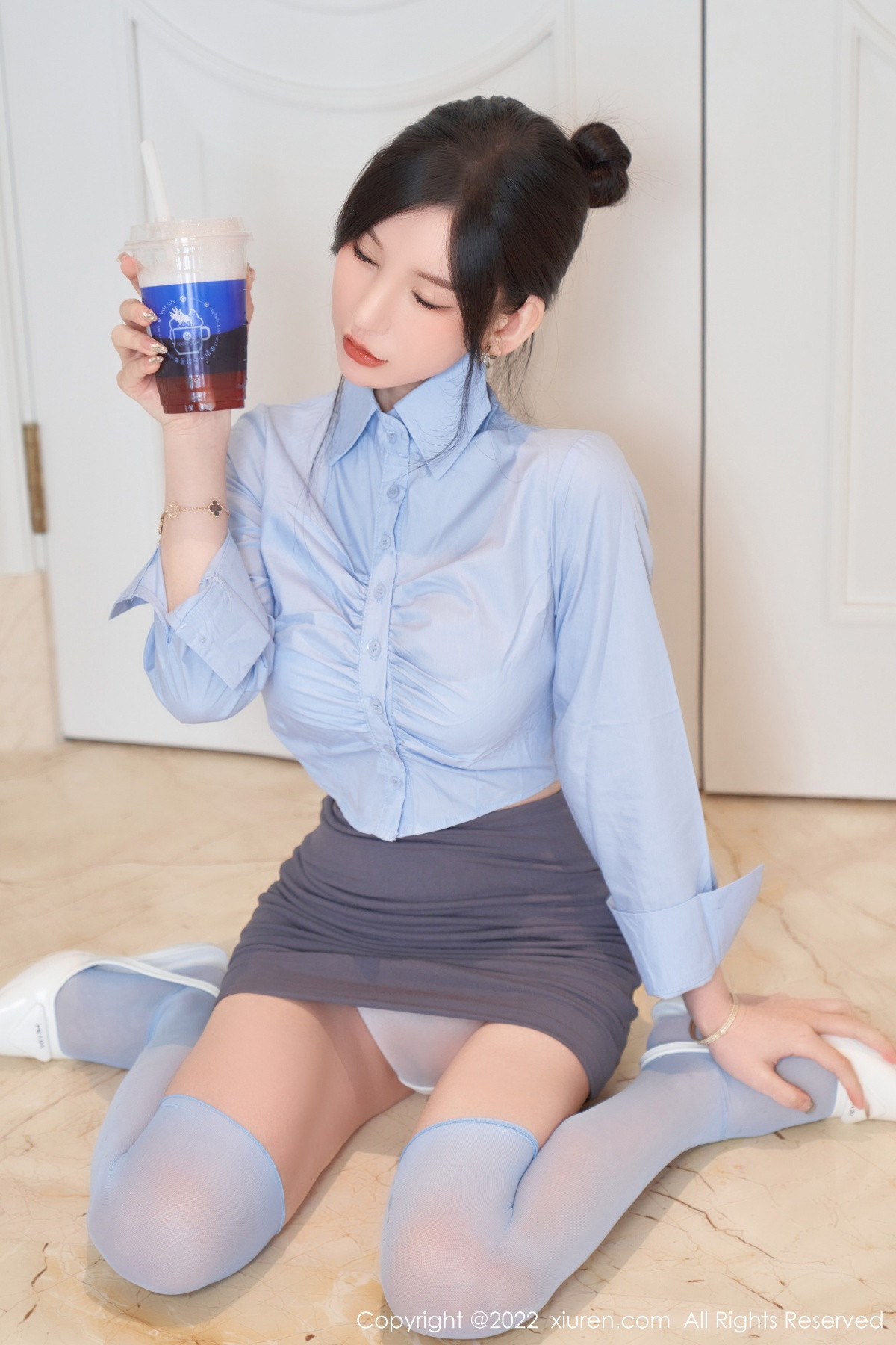 xgyw.top_XiuRen第5812期_女神周于希Sally性感衬衫配灰短裙露蕾丝内衣配超薄肉丝诱惑写真90P