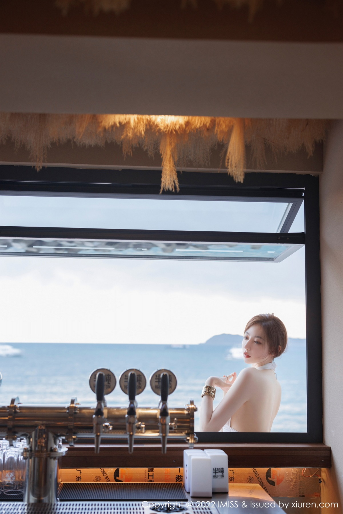 xgyw.top_[IMISS爱蜜社]Vol.706_气质女神Lynn刘奕宁户外场景性感白色长裙秀曼妙身材迷人写真41P