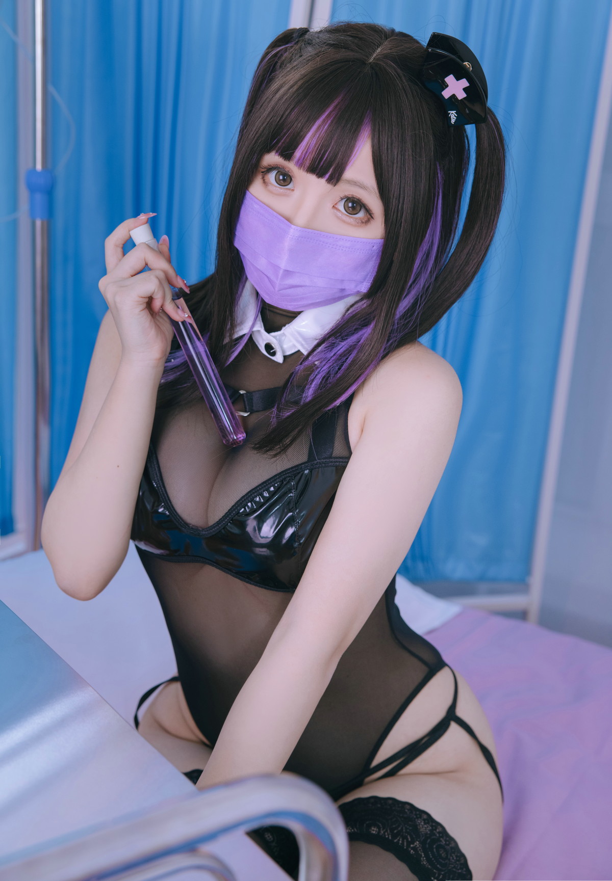 xgyw.top_Cosplay美女日奈娇口罩护士主题黑色皮质内衣配黑色蕾丝袜秀翘臀美腿诱惑写真75P