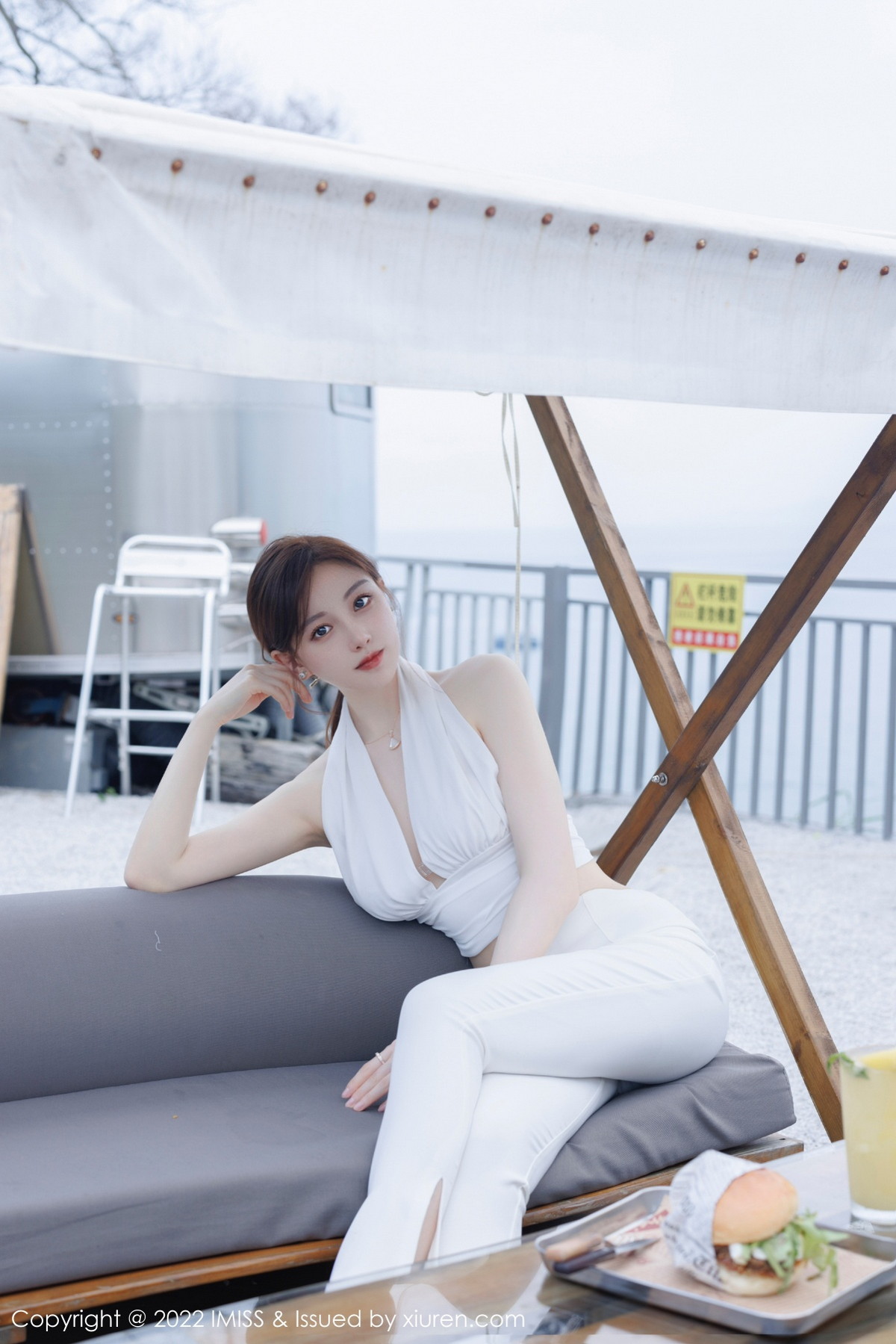 xgyw.top_[IMISS爱蜜社]Vol.706_气质女神Lynn刘奕宁户外场景性感白色长裙秀曼妙身材迷人写真41P