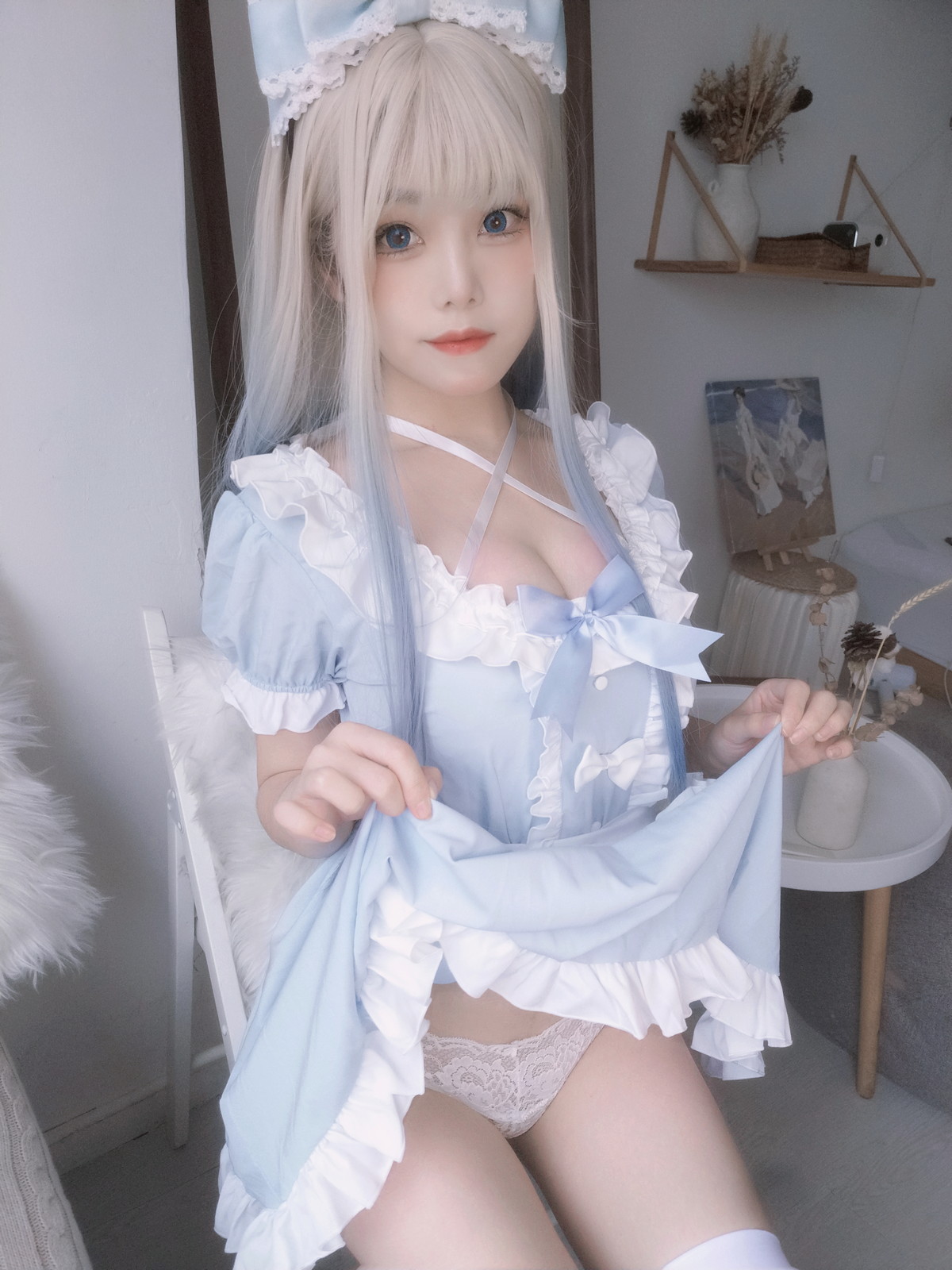 xgyw.top_萌系小姐姐蜜汁猫裘蓝女仆主题私房脱性感女仆装露粉色内衣秀傲人豪乳诱惑写真27P
