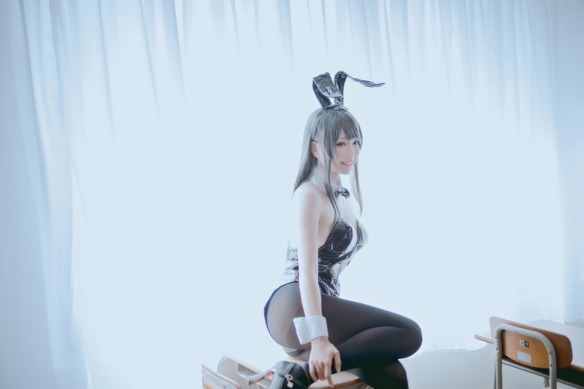 xgyw.top_Coser妹子Ely_eee麻衣学姊主题性感兔女郎装扮超薄黑丝秀翘臀美腿诱惑写真50P