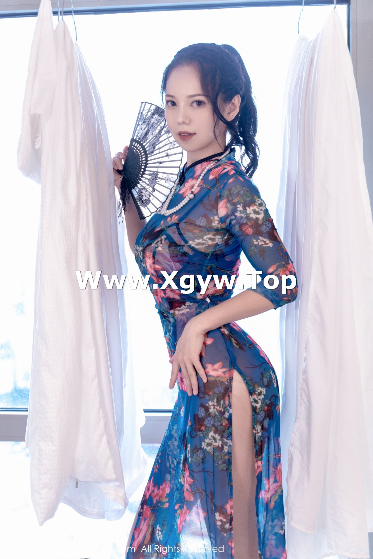 xgyw.top_XiuRen第5819期_模特大美妞儿私房半脱薄透旗袍露性感内衣配蕾丝肉袜诱惑写真63P