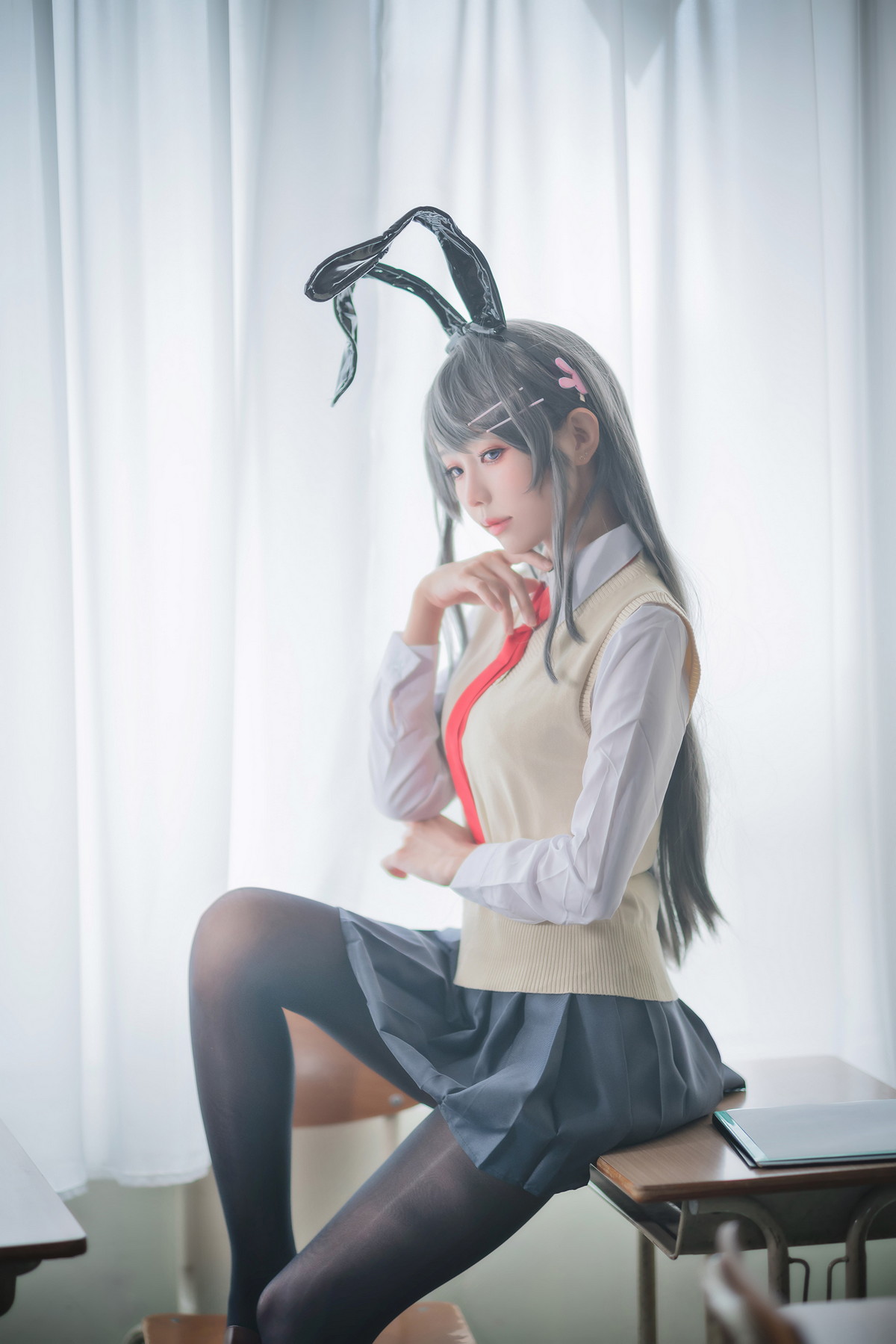 xgyw.top_Coser妹子Ely_eee麻衣学姊主题性感兔女郎装扮超薄黑丝秀翘臀美腿诱惑写真50P
