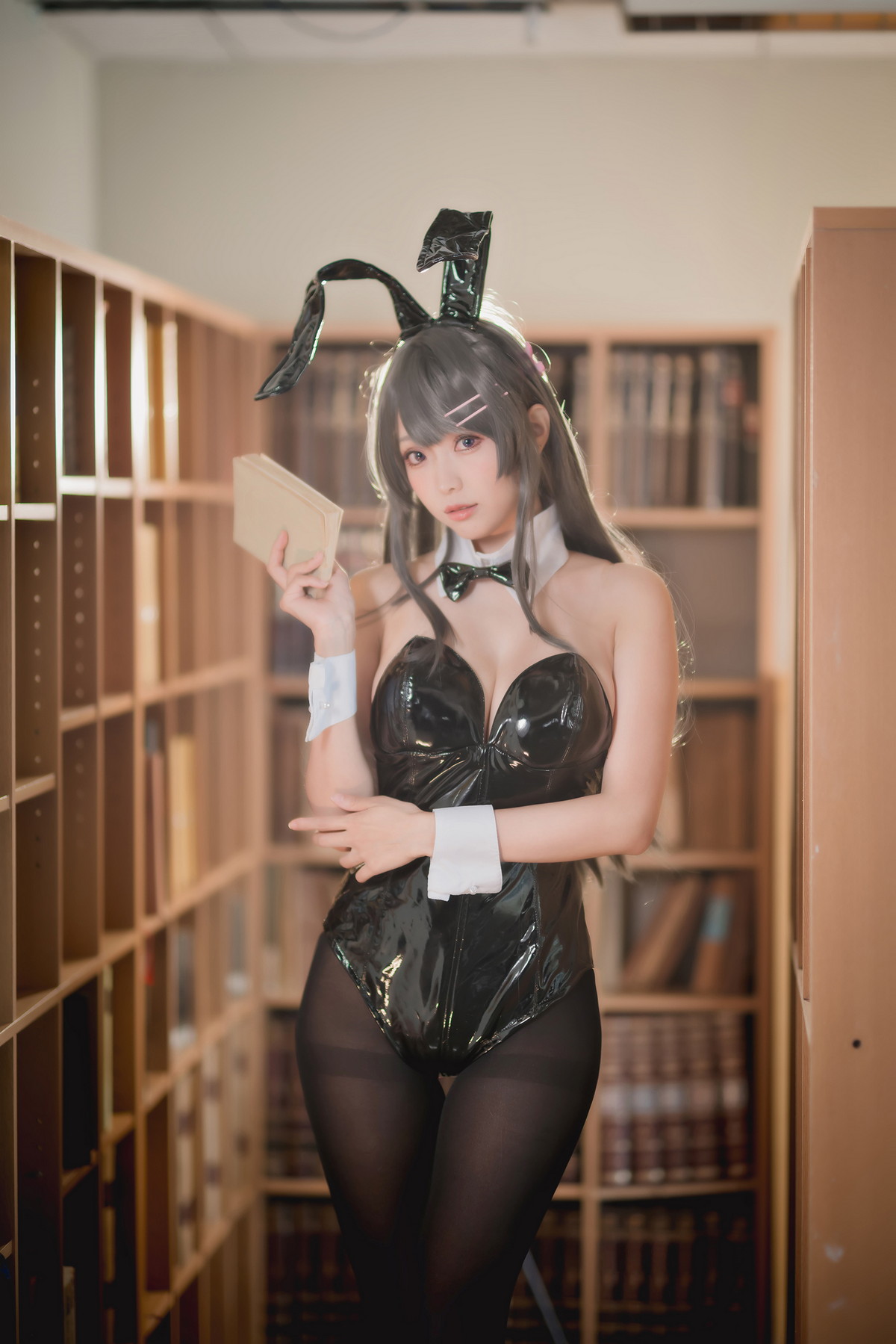 xgyw.top_Coser妹子Ely_eee麻衣学姊主题性感兔女郎装扮超薄黑丝秀翘臀美腿诱惑写真50P