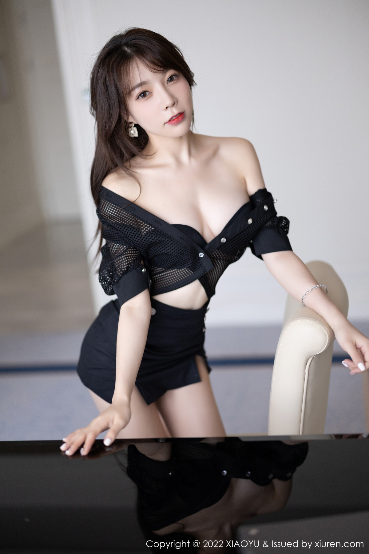 xgyw.top_[XiaoYu画语界]Vol.898_女神徐莉芝Booty黑色轻透上衣配黑短裙露性感黑色内衣诱惑写真85P