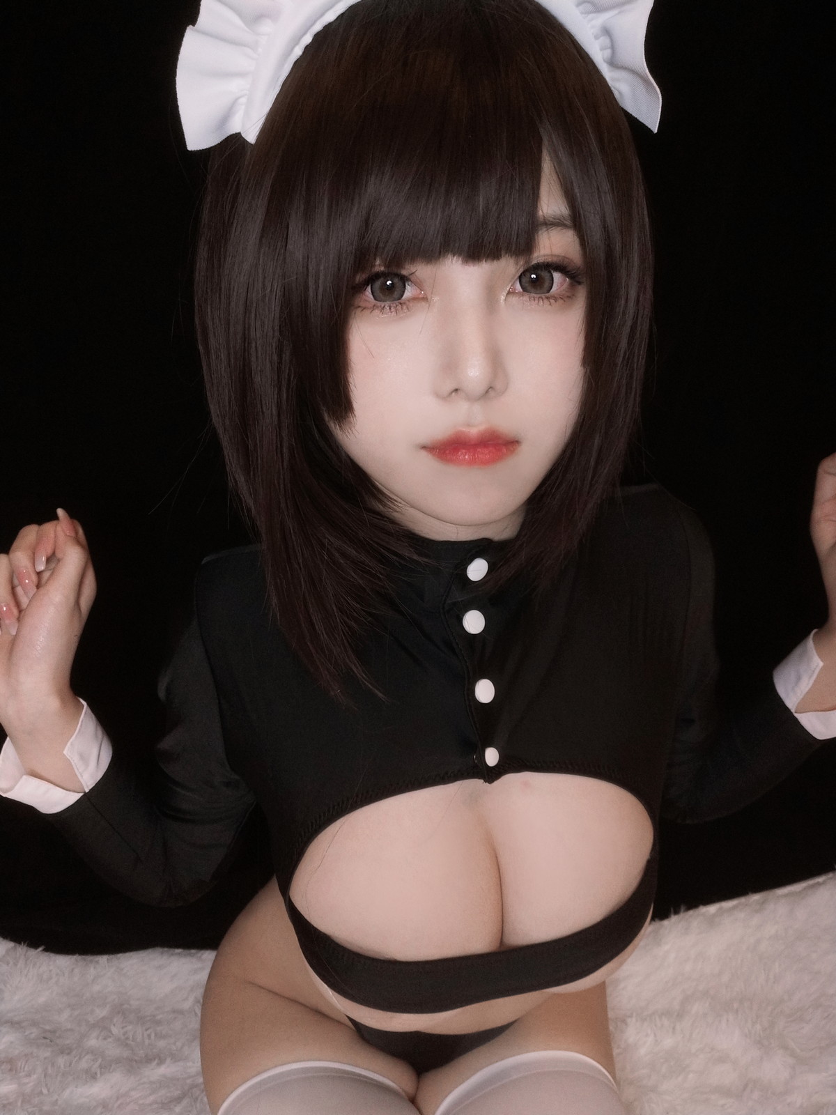xgyw.top_萌系小姐姐蜜汁猫裘歪萌高叉女仆主题私房性感黑色露胸女仆装秀豪乳翘臀诱惑写真25P