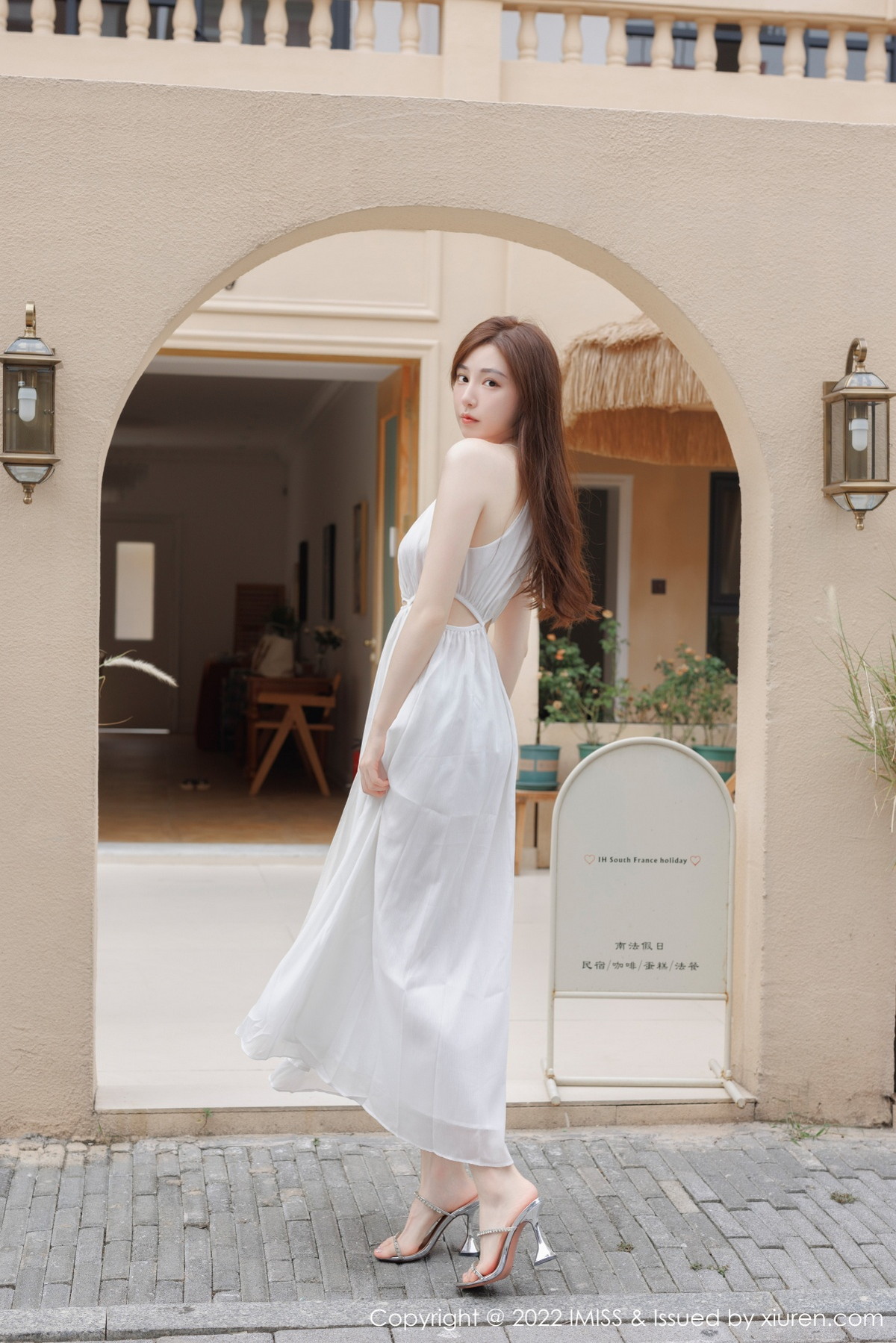 xgyw.top_[IMISS爱蜜社]Vol.706_气质女神Lynn刘奕宁户外场景性感白色长裙秀曼妙身材迷人写真41P