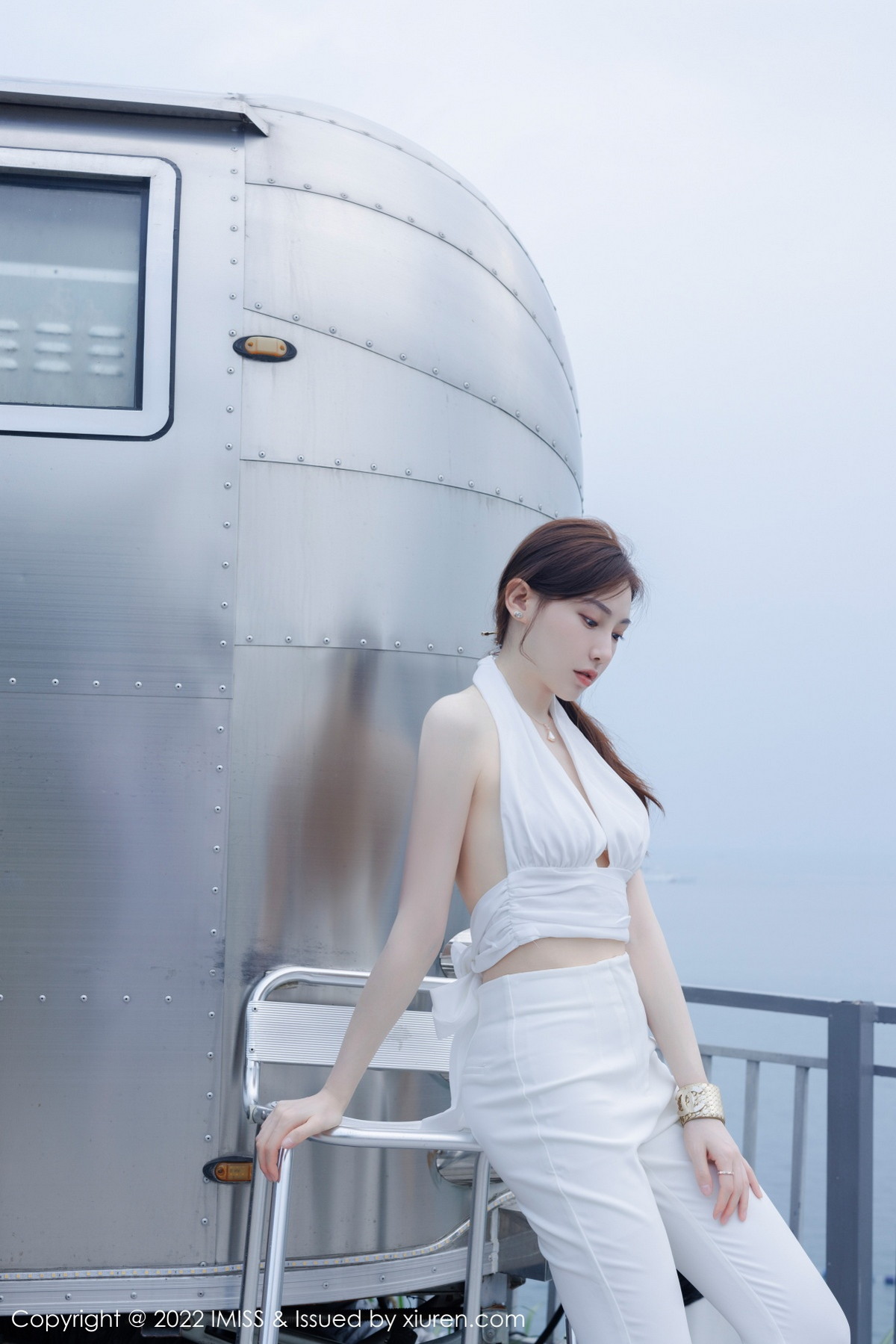 xgyw.top_[IMISS爱蜜社]Vol.706_气质女神Lynn刘奕宁户外场景性感白色长裙秀曼妙身材迷人写真41P