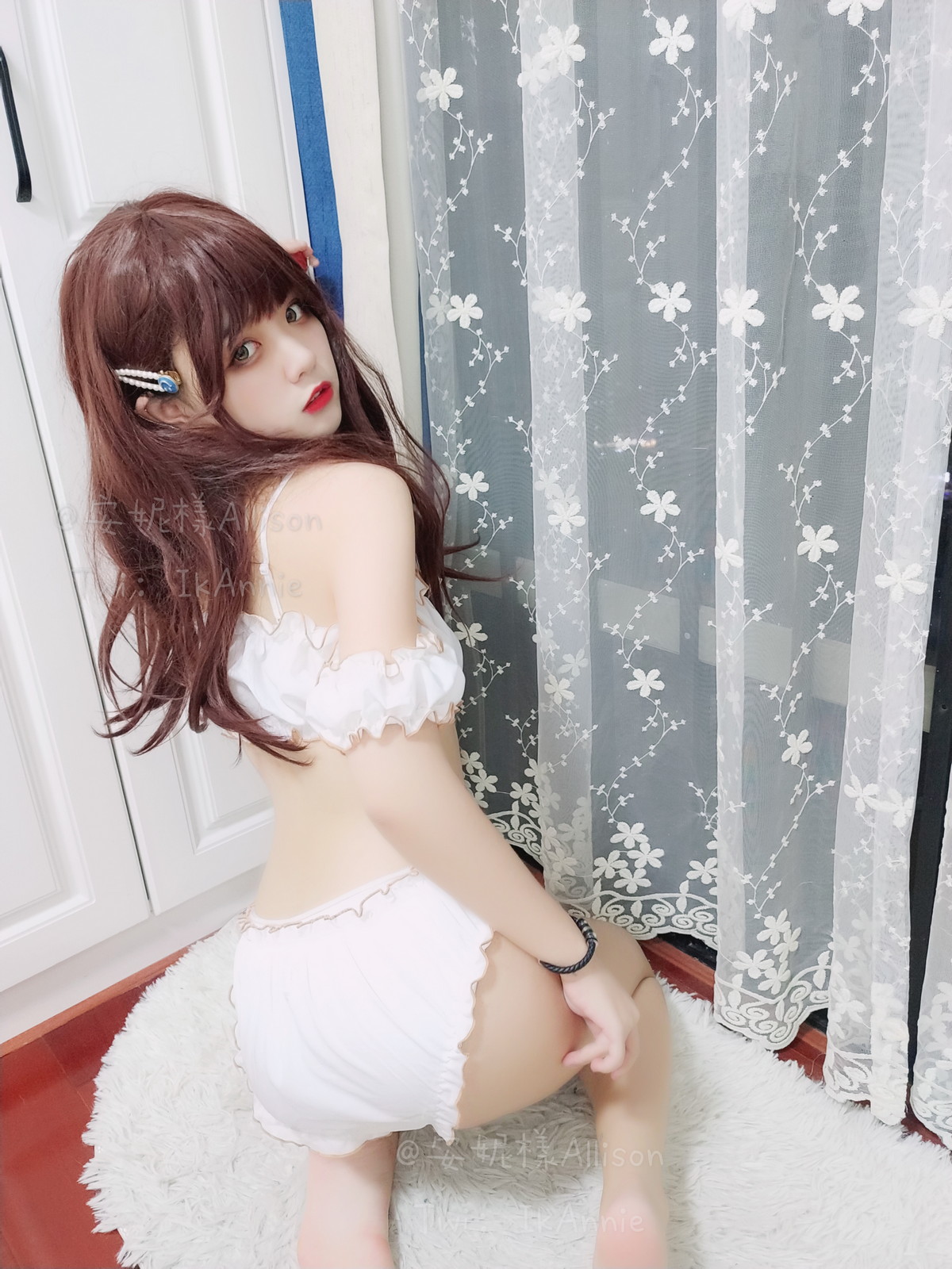 xgyw.top_萝莉小美女安妮吊带裙主题居家私房脱吊带连身裙露性感白色蕾丝内衣诱惑写真30P