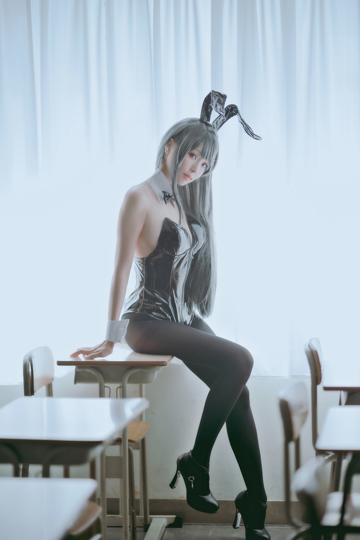 xgyw.top_Coser妹子Ely_eee麻衣学姊主题性感兔女郎装扮超薄黑丝秀翘臀美腿诱惑写真50P